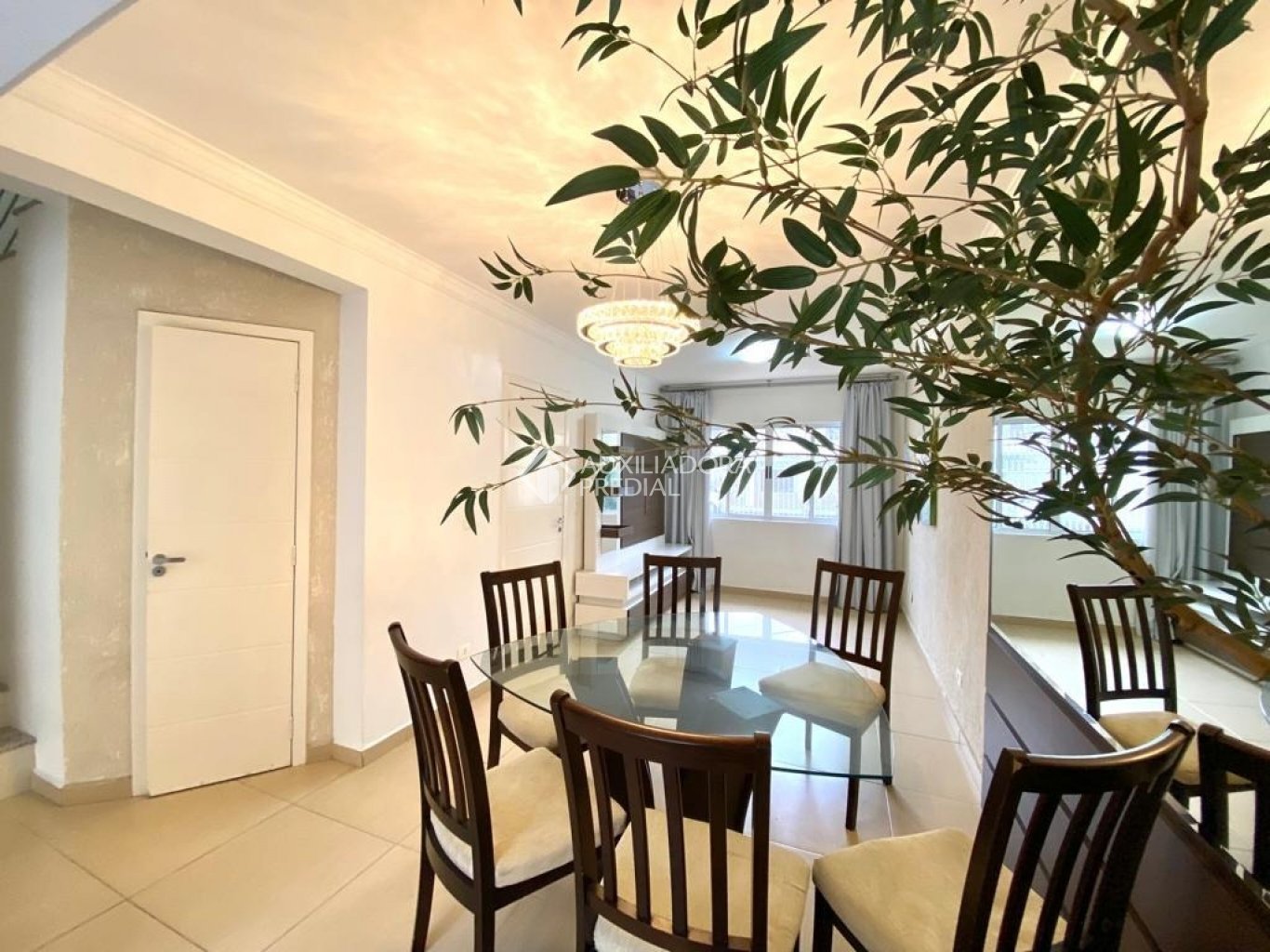 Sobrado com 3 quartos e 139m² à venda em Neoville, Curitiba. (1 / 10)