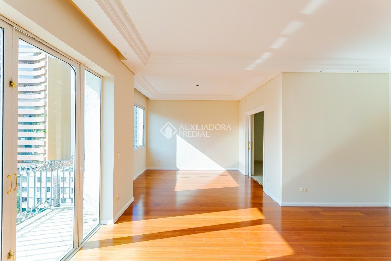 Apartamento com 4 quartos e 227m² à venda em Batel, Curitiba. (2 / 10)