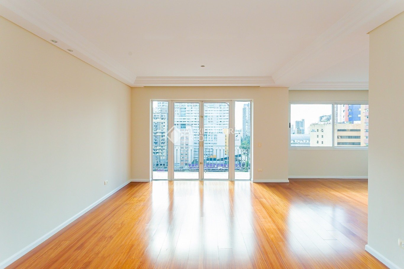 Apartamento com 4 quartos e 227m² à venda em Batel, Curitiba. (1 / 10)