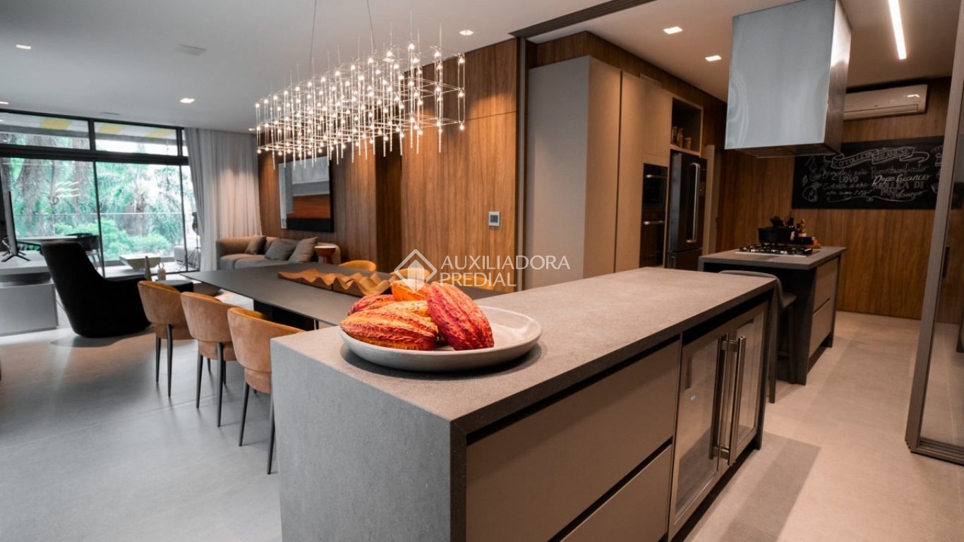 Apartamento com 3 quartos e 190m² à venda em Cabral, Curitiba. (3 / 10)