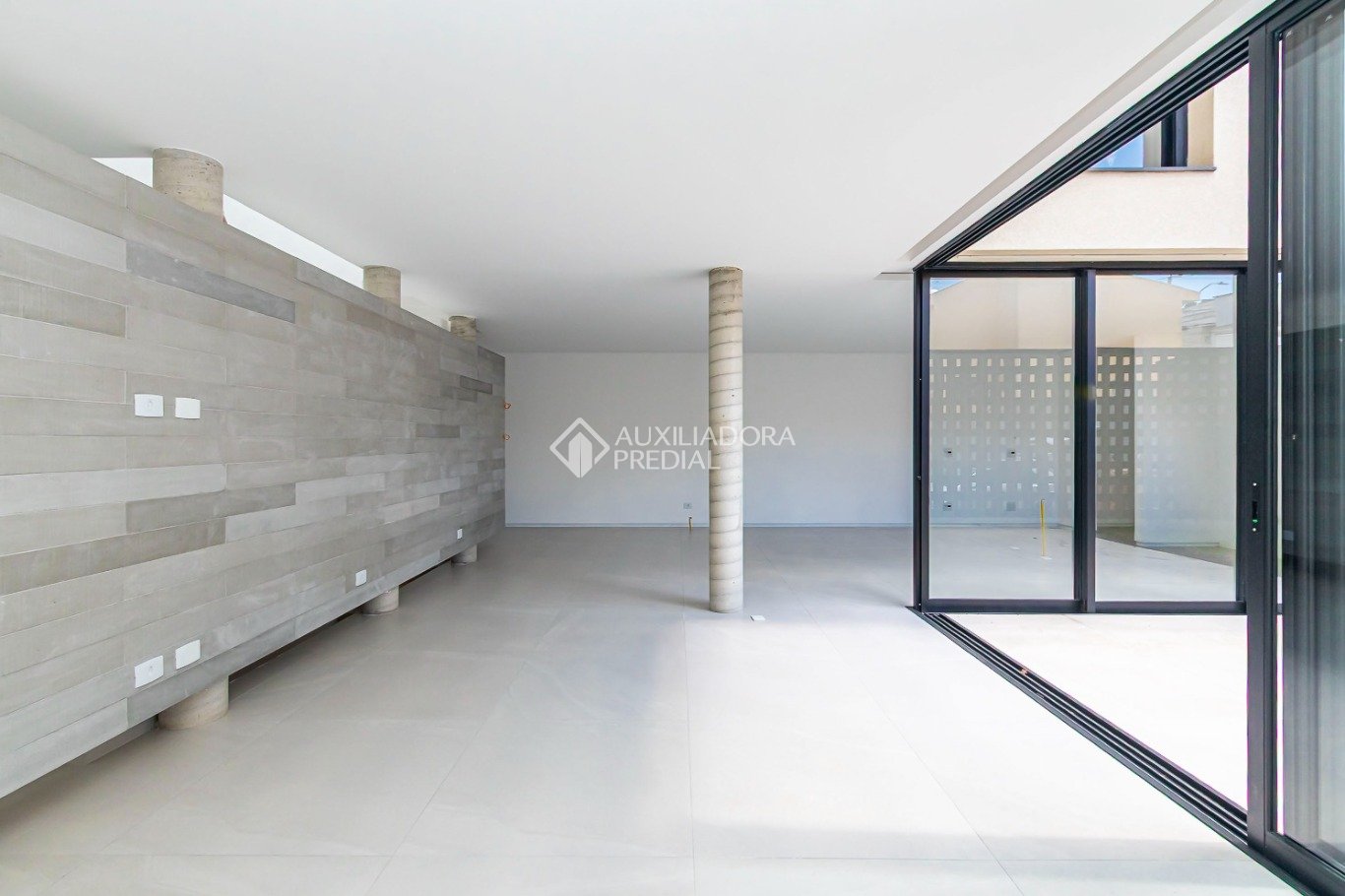 Casa em Condomínio com 3 quartos e 286m² à venda em Campo Comprido, Curitiba. (1 / 10)