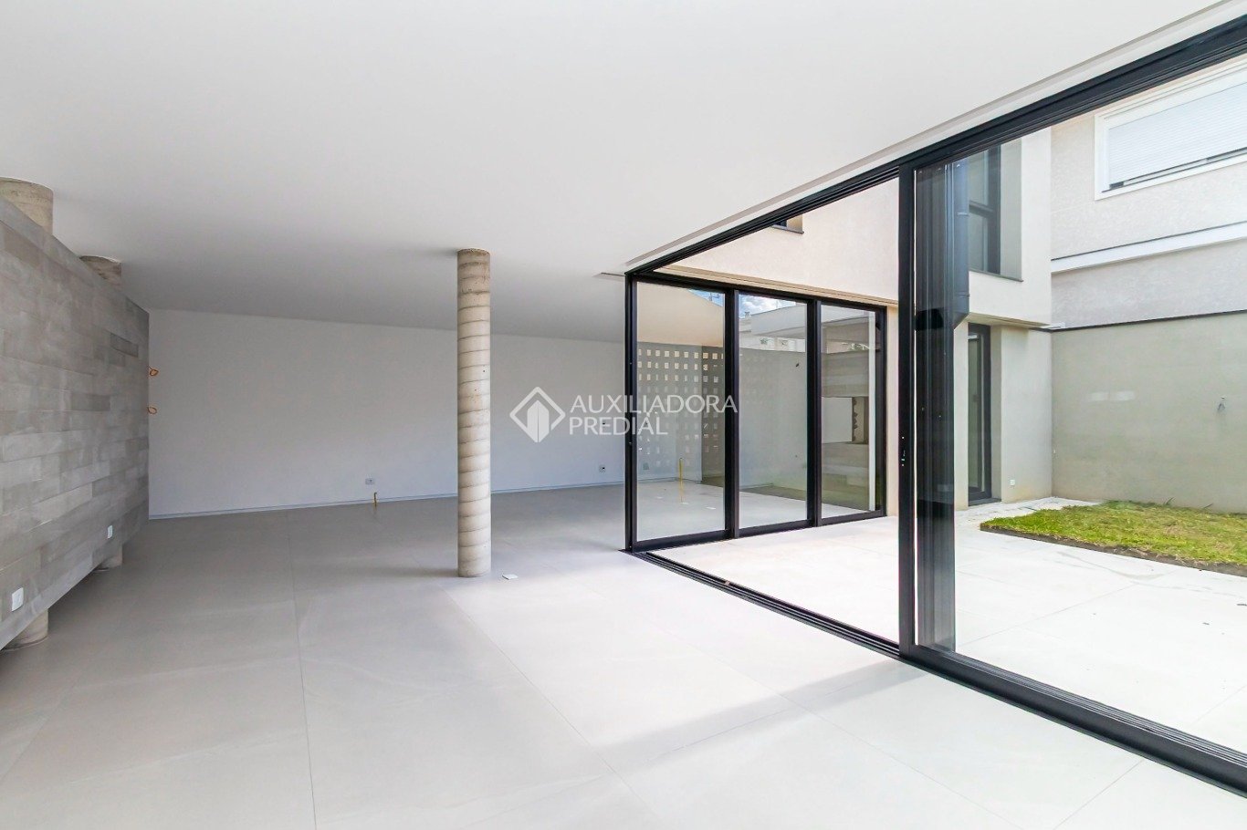 Casa em Condomínio com 3 quartos e 286m² à venda em Campo Comprido, Curitiba. (2 / 10)