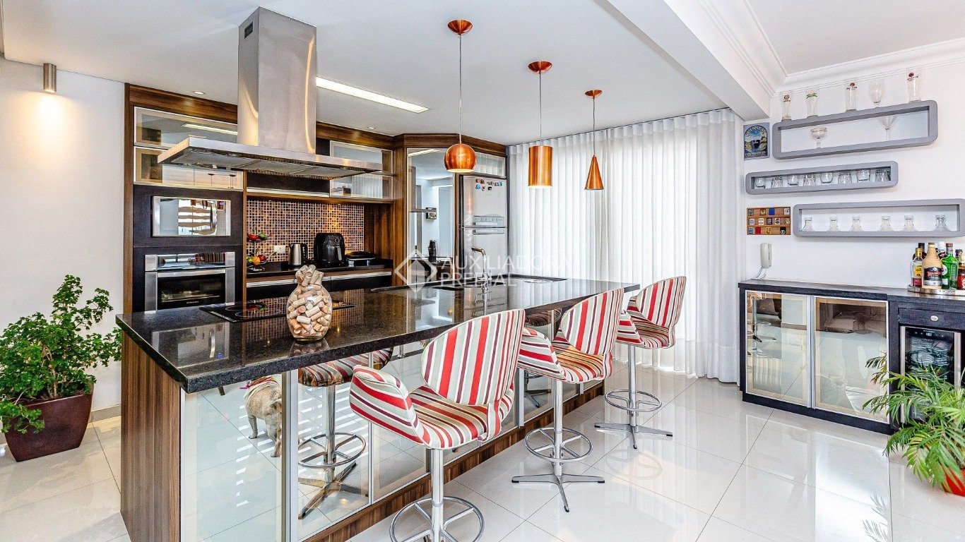 Apartamento com 2 quartos e 143m² à venda em Tingui, Curitiba. (1 / 10)