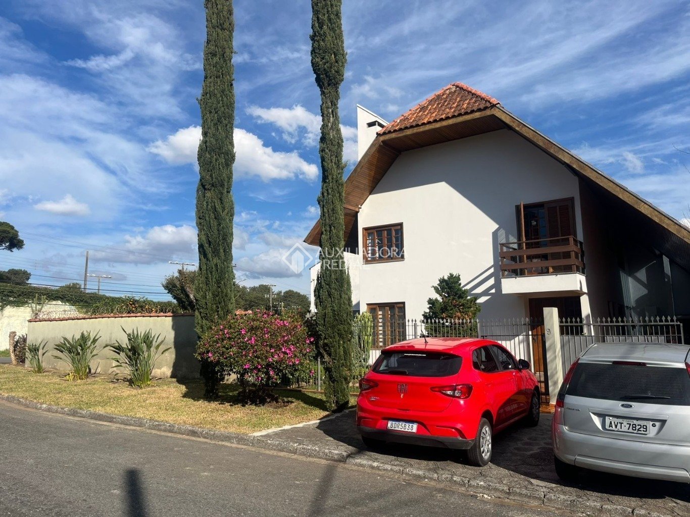 Sobrado com 4 quartos e 183m² à venda em São Braz, Curitiba. (1 / 10)