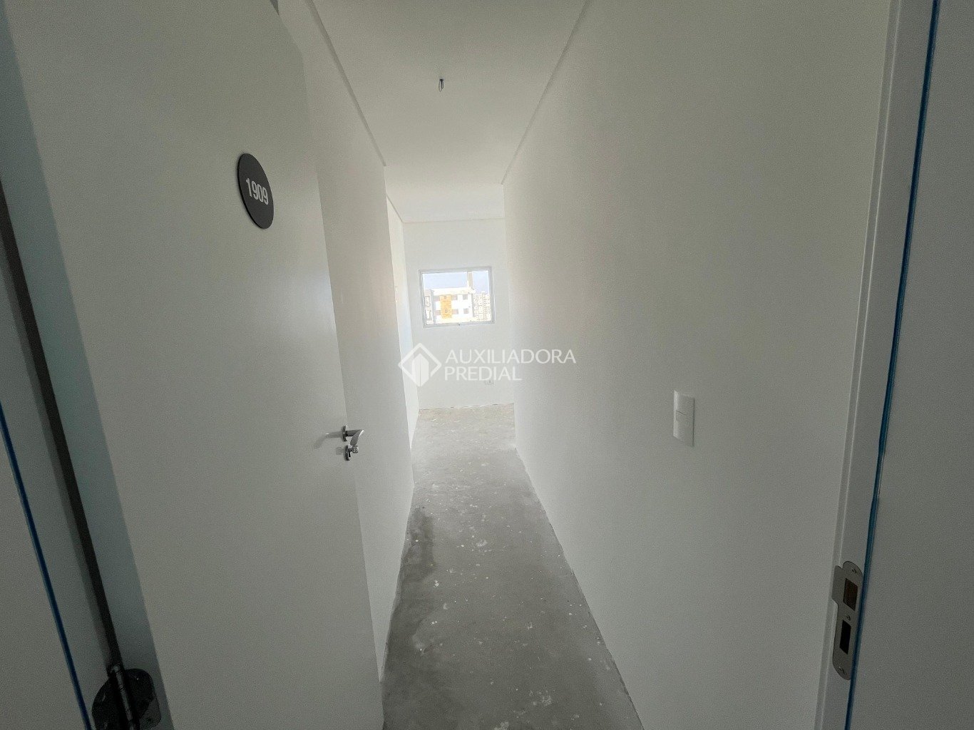 Studio com 1 quarto e 27m² à venda em Centro, Curitiba. (2 / 10)