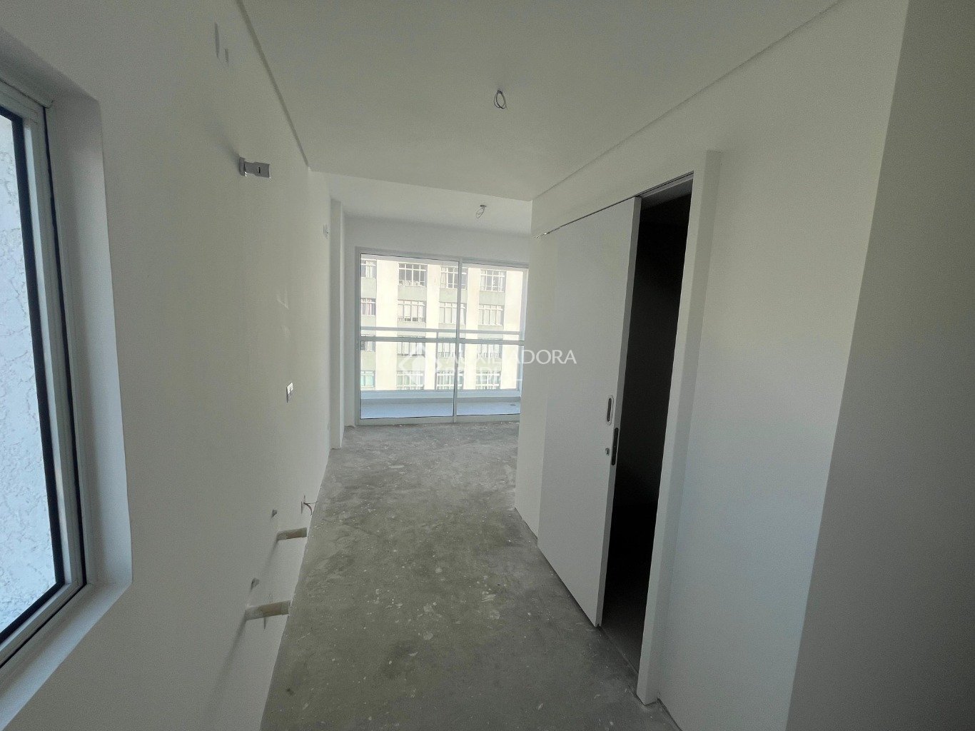 Studio com 1 quarto e 27m² à venda em Centro, Curitiba. (3 / 10)
