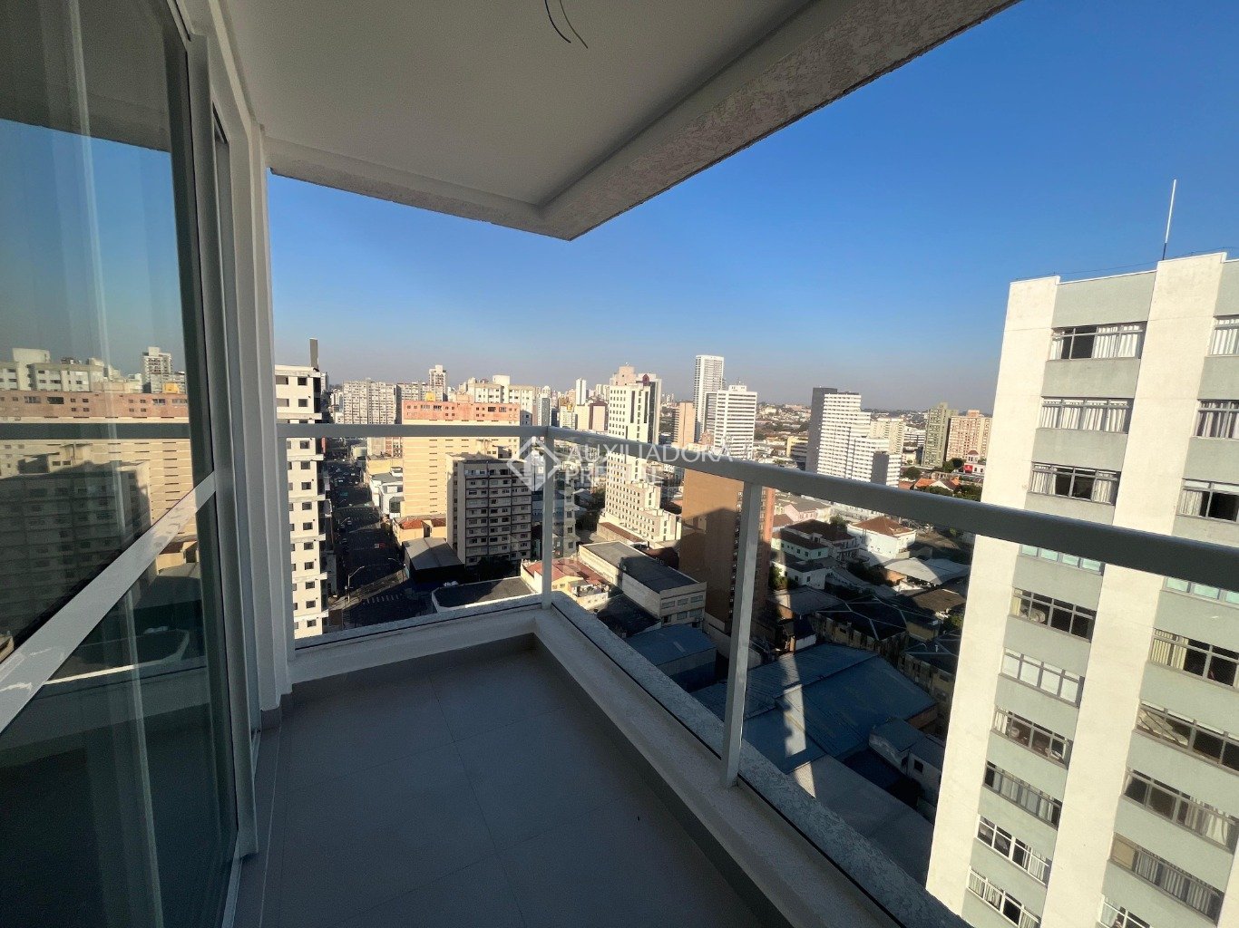 Studio com 1 quarto e 27m² à venda em Centro, Curitiba. (1 / 10)