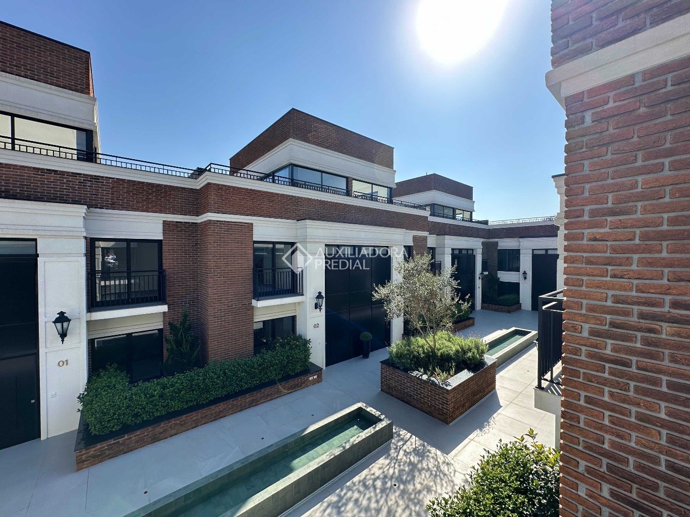 Casa em Condomínio com 3 quartos e 266m² à venda em Ahú, Curitiba. (1 / 10)