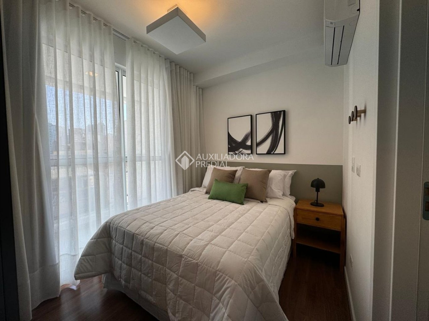 Studio com 1 quarto e 34m² à venda em Centro, Curitiba. (2 / 10)