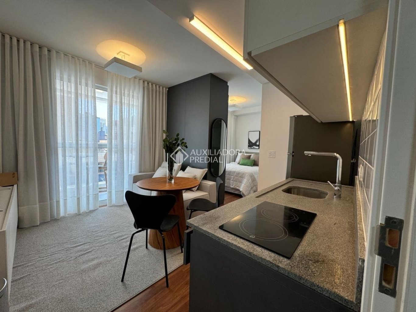 Studio com 1 quarto e 34m² à venda em Centro, Curitiba. (1 / 10)
