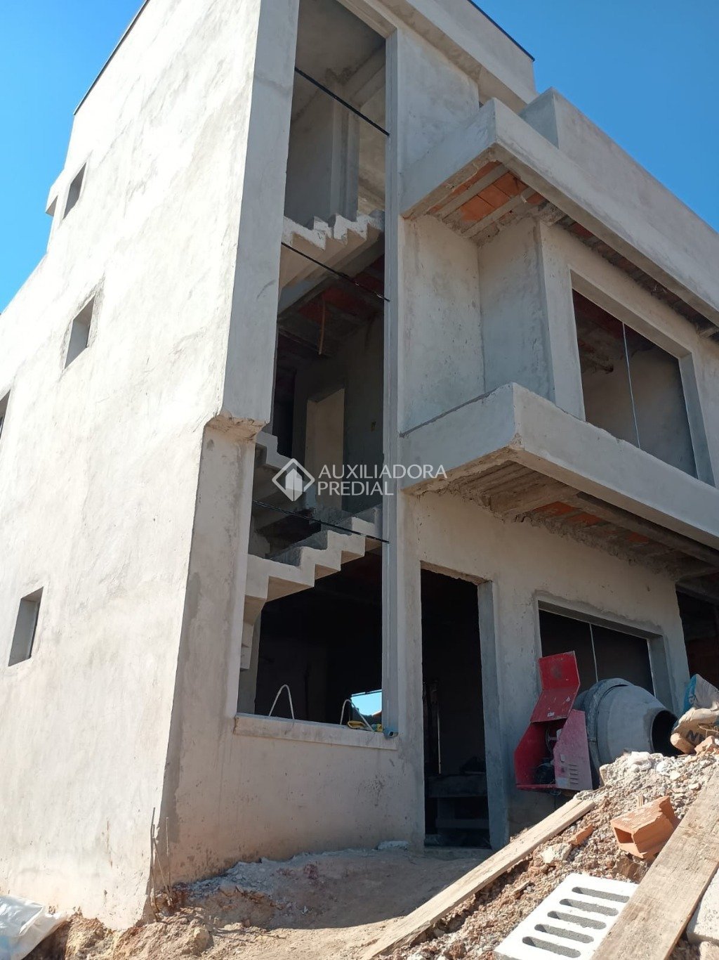 Sobrado com 3 quartos e 155m² à venda em Boqueirão, Curitiba. (2 / 10)
