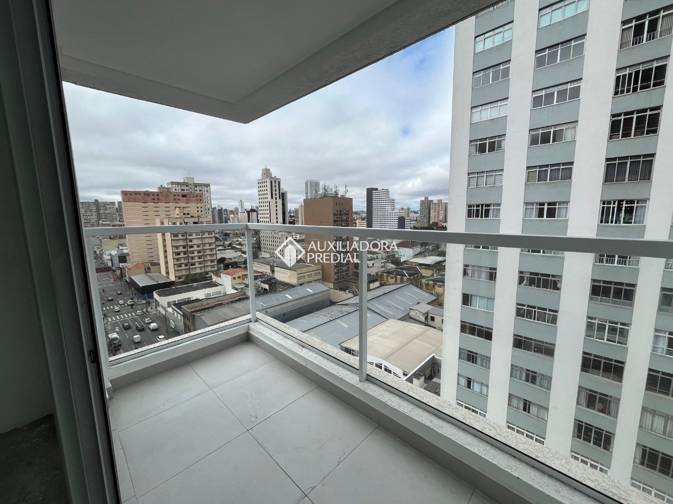 Studio com 1 quarto e 27m² à venda em Centro, Curitiba. (2 / 10)