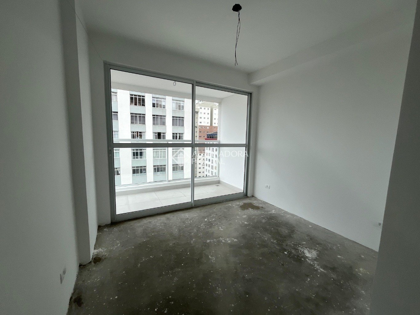 Studio com 1 quarto e 27m² à venda em Centro, Curitiba. (2 / 10)