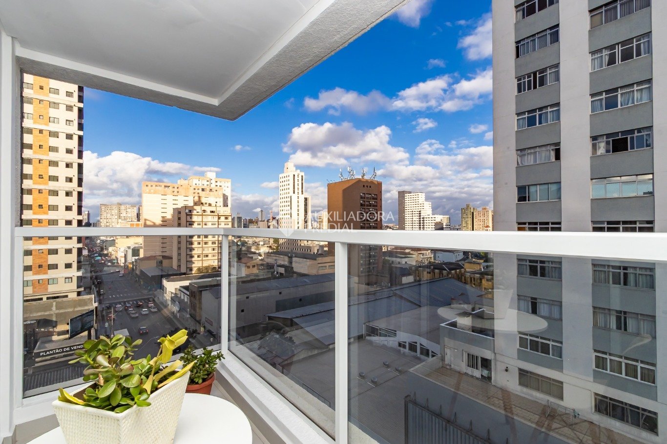 Apartamento com 1 quarto e 27m² à venda em Centro, Curitiba. (2 / 10)