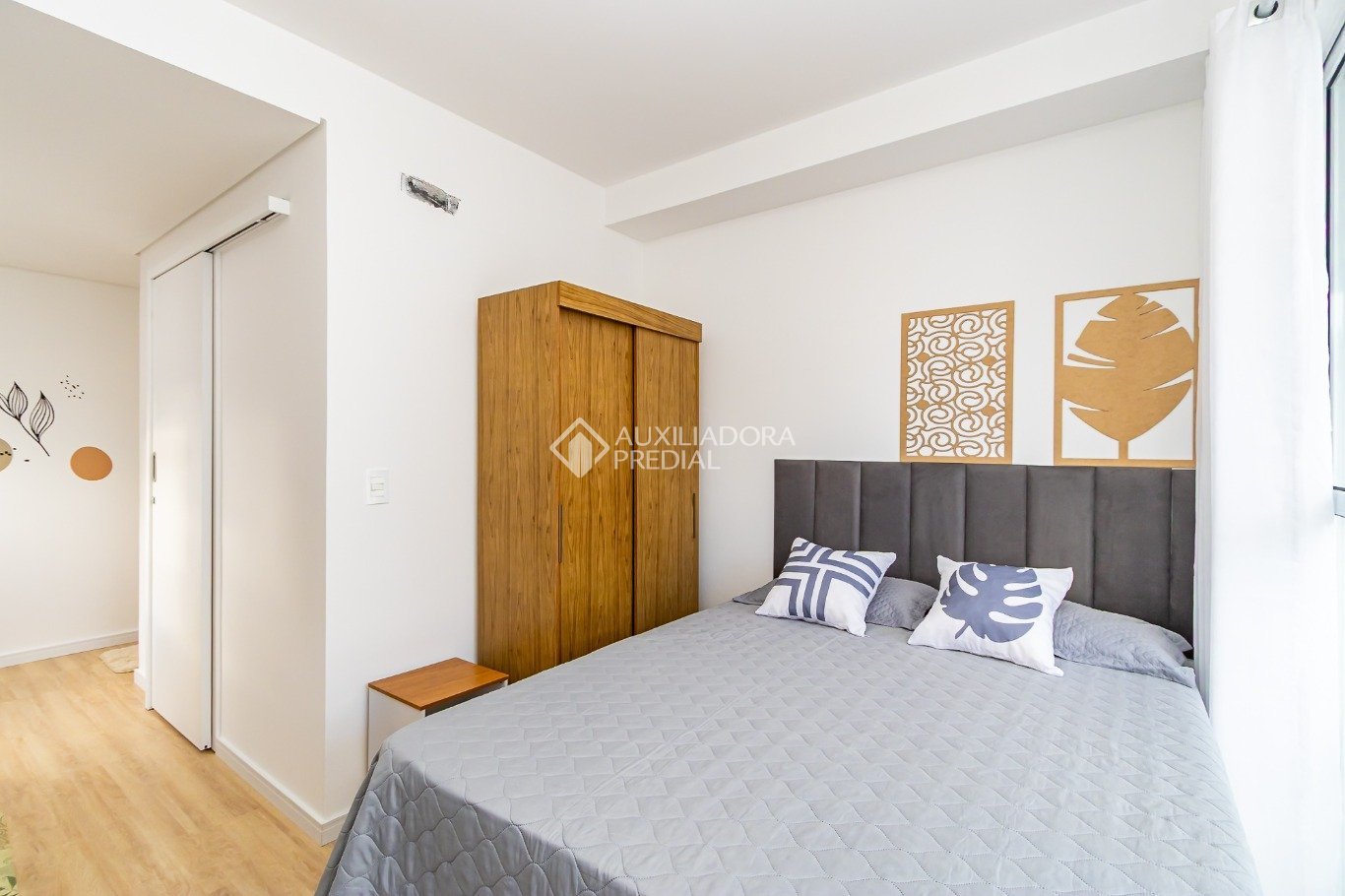 Apartamento com 1 quarto e 27m² à venda em Centro, Curitiba. (2 / 10)