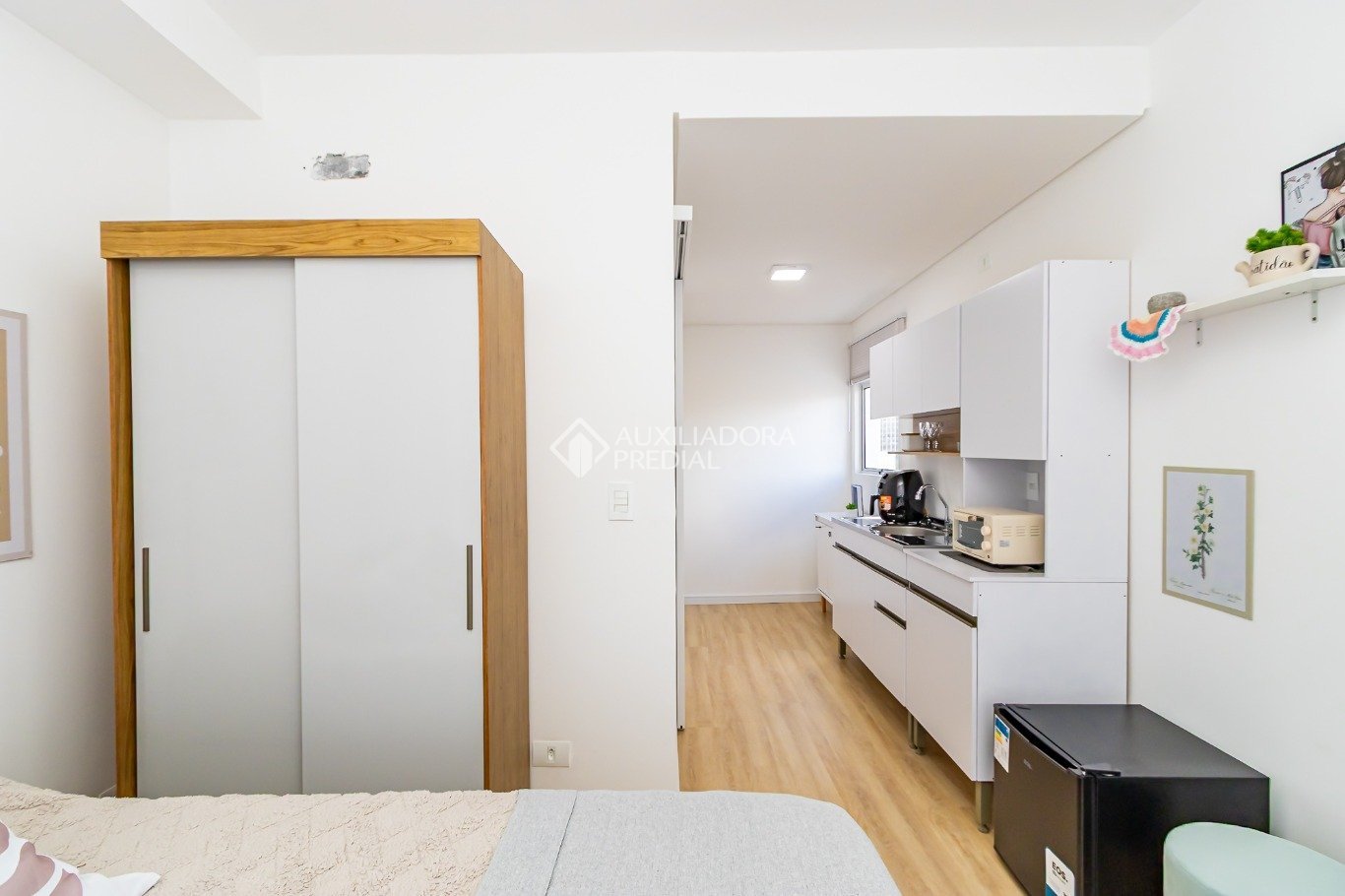 Apartamento com 1 quarto e 27m² à venda em Centro, Curitiba. (2 / 10)