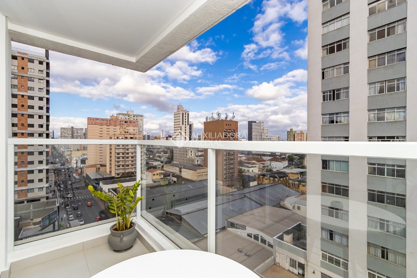 Apartamento com 1 quarto e 27m² à venda em Centro, Curitiba. (3 / 10)