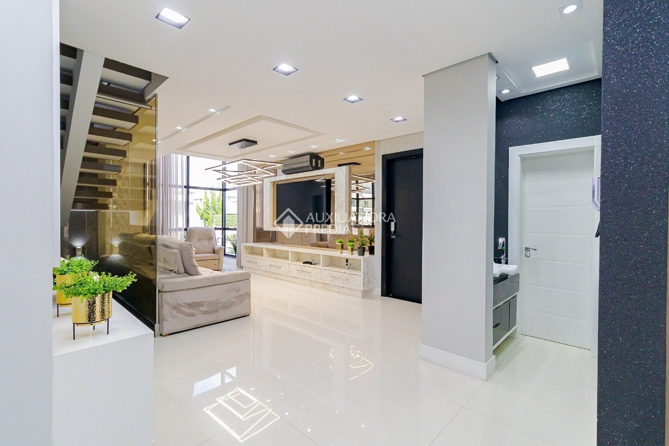 Casa em Condomínio com 5 quartos e 494m² à venda em Cidade Industrial, Curitiba. (1 / 10)