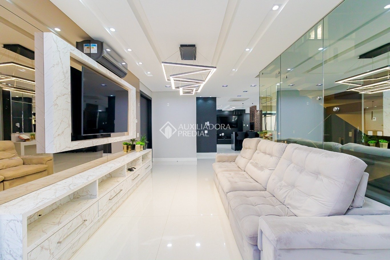 Casa em Condomínio com 5 quartos e 494m² à venda em Cidade Industrial, Curitiba. (2 / 10)