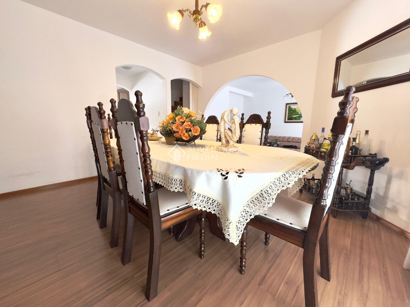Sobrado com 4 quartos e 430m² à venda em Lindóia, Curitiba. (3 / 10)