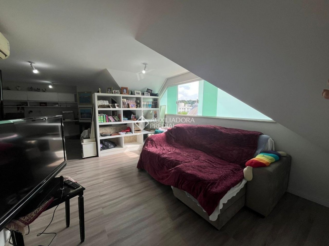 Sobrado com 3 quartos e 247m² à venda em Santa Felicidade, Curitiba. (3 / 10)