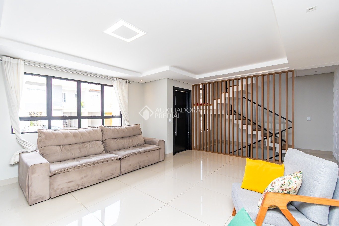 Casa em Condomínio com 3 quartos e 209m² à venda em Uberaba, Curitiba. (2 / 10)