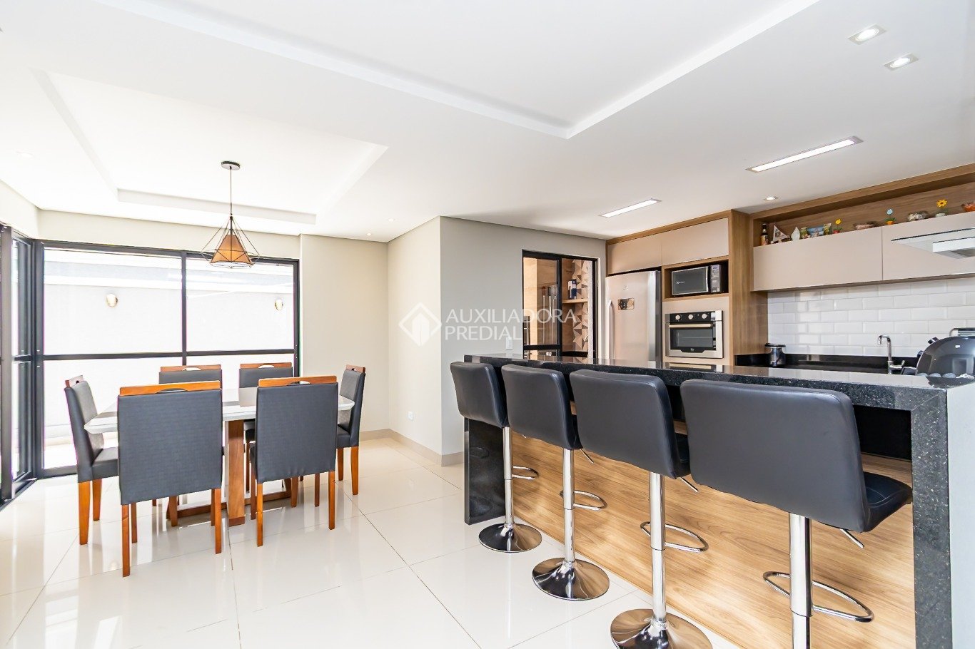 Casa em Condomínio com 3 quartos e 209m² à venda em Uberaba, Curitiba. (3 / 10)