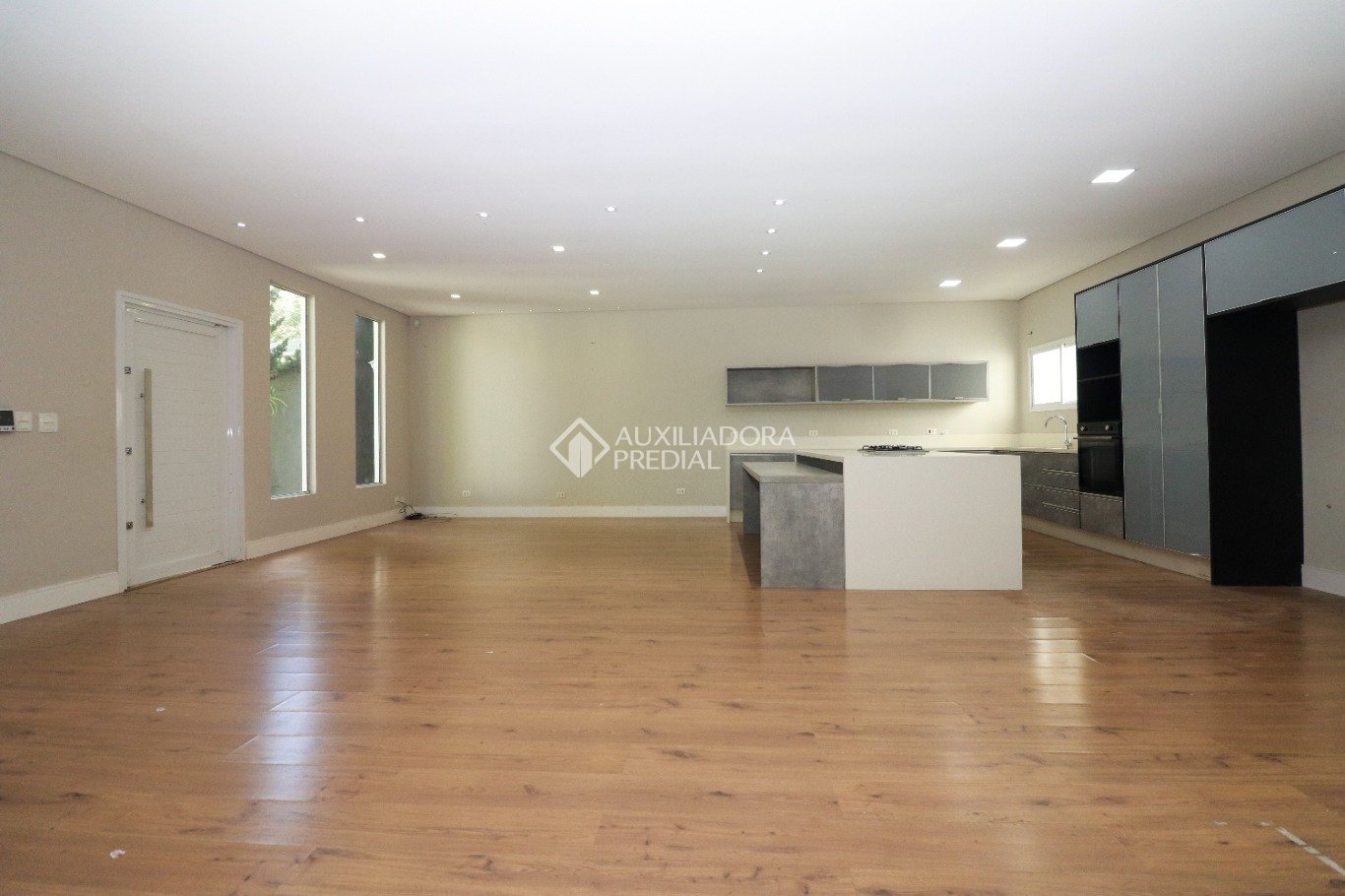 Casa com 3 quartos e 255m² à venda em Boqueirão, Curitiba. (1 / 10)