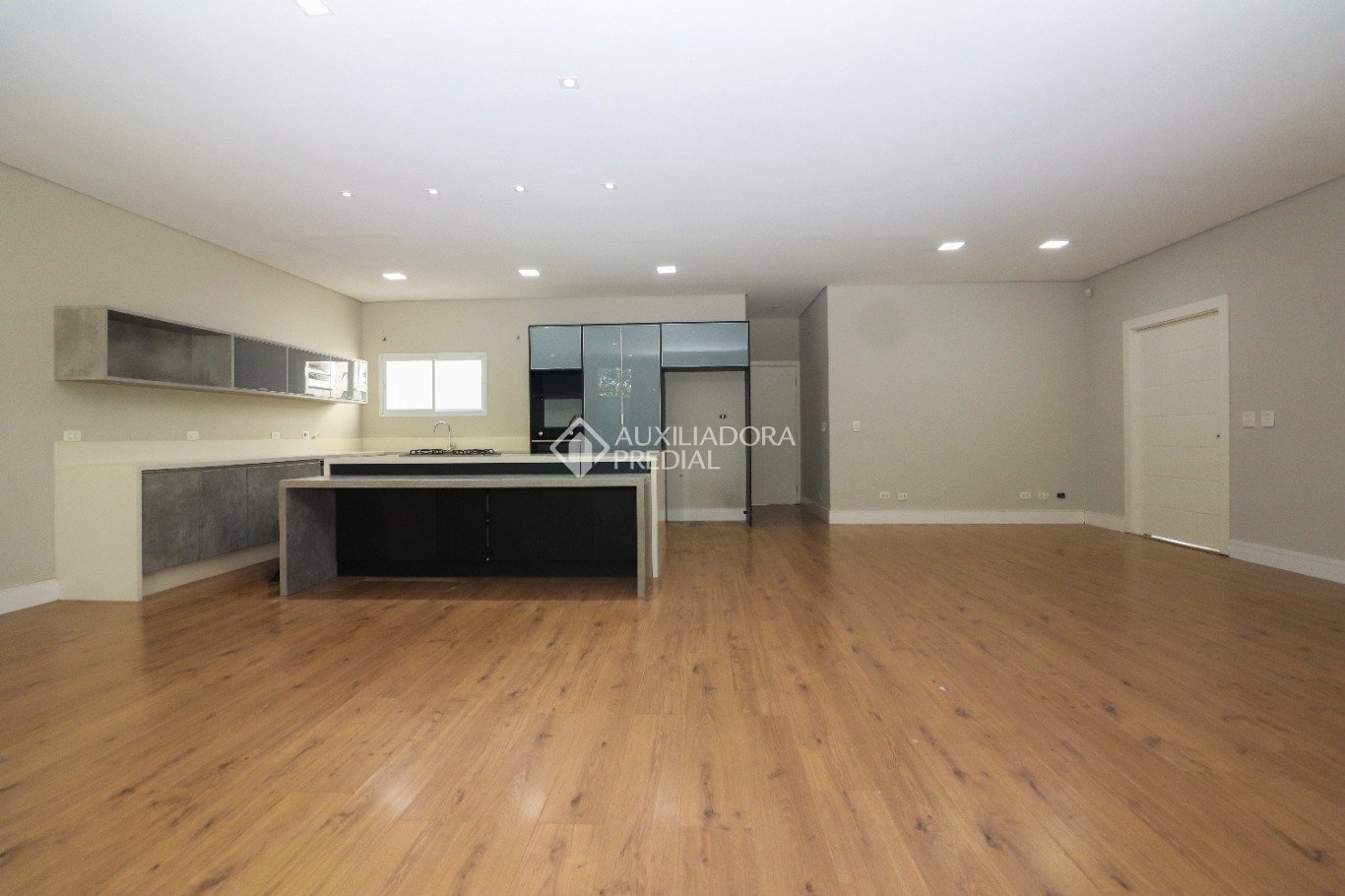 Casa com 3 quartos e 255m² à venda em Boqueirão, Curitiba. (3 / 10)