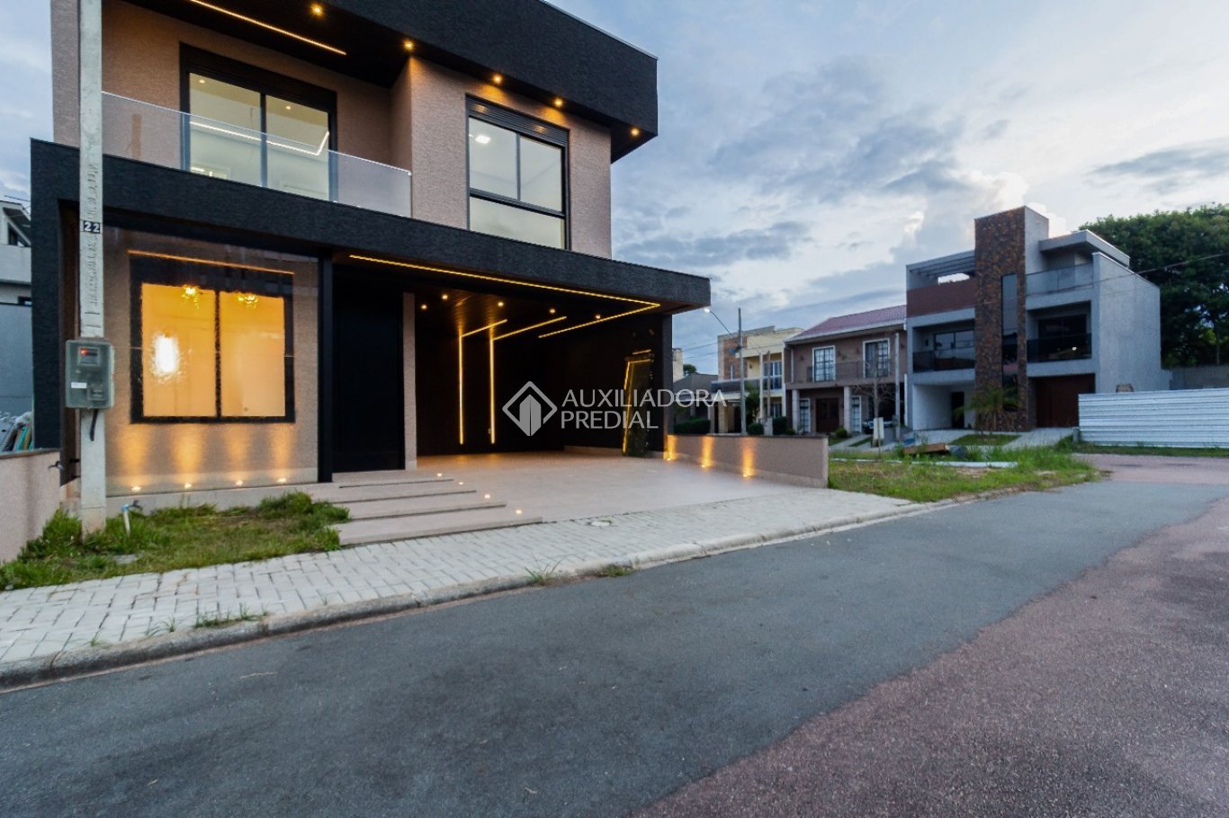 Casa em Condomínio com 3 quartos e 198m² à venda em Umbará, Curitiba. (1 / 10)