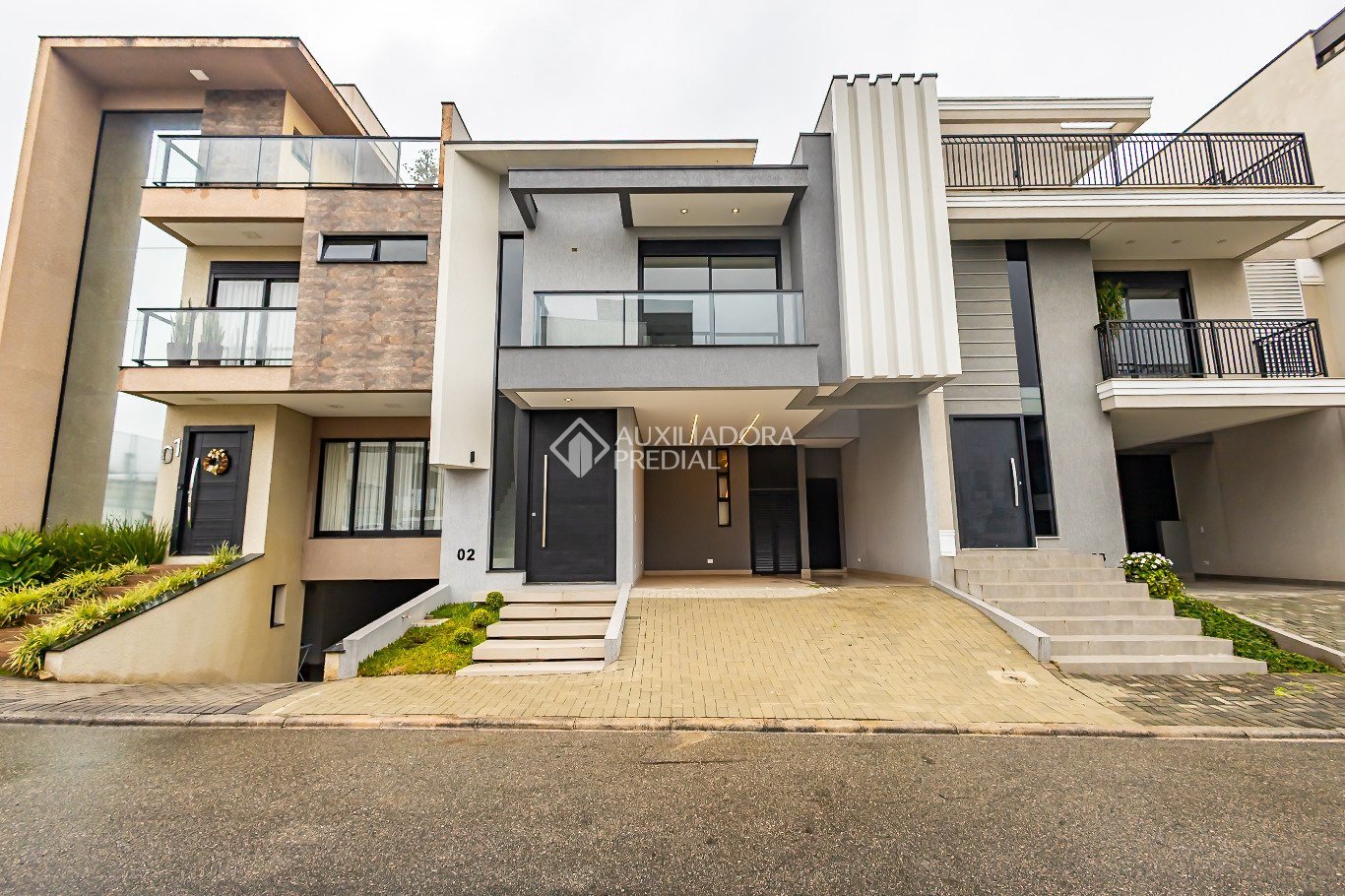 Casa em Condomínio com 3 quartos e 163m² à venda em Santa Cândida, Curitiba. (1 / 10)