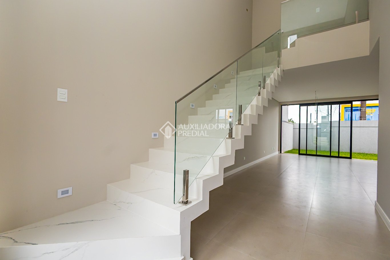 Casa em Condomínio com 3 quartos e 163m² à venda em Santa Cândida, Curitiba. (2 / 10)