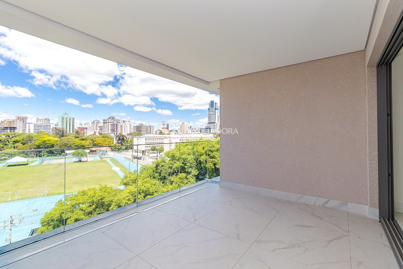 Apartamento com 3 quartos e 154m² à venda em Alto da Glória, Curitiba. (1 / 10)
