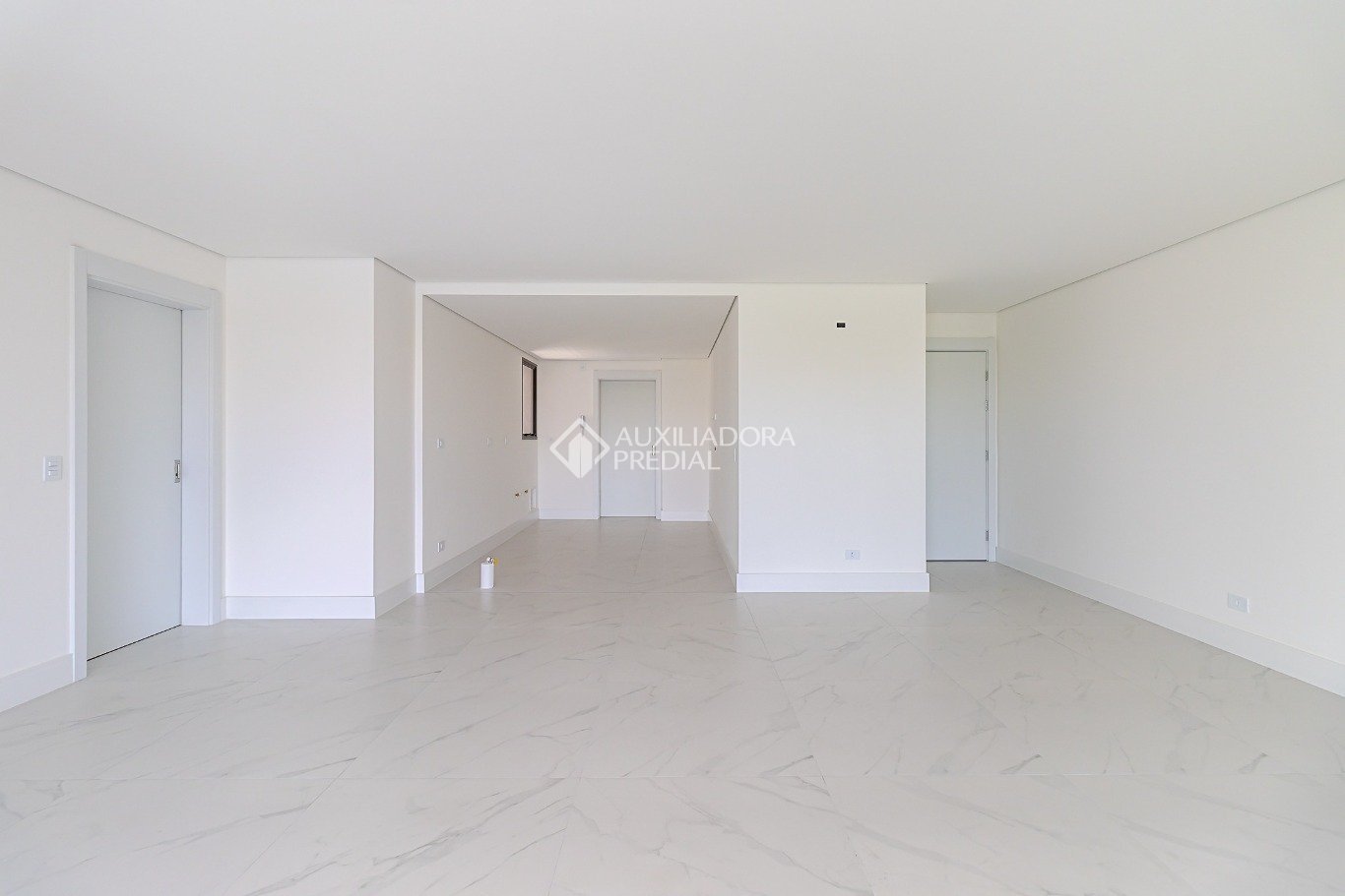 Apartamento com 3 quartos e 154m² à venda em Alto da Glória, Curitiba. (3 / 10)