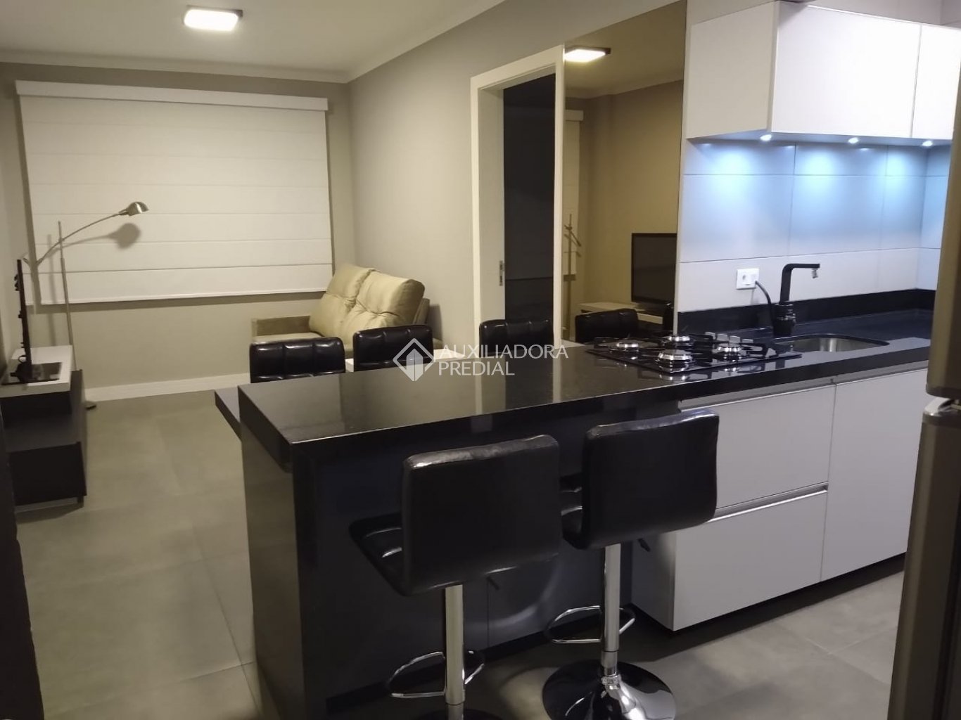 Apartamento com 1 quarto e 34m² à venda em Centro, Curitiba. (1 / 10)