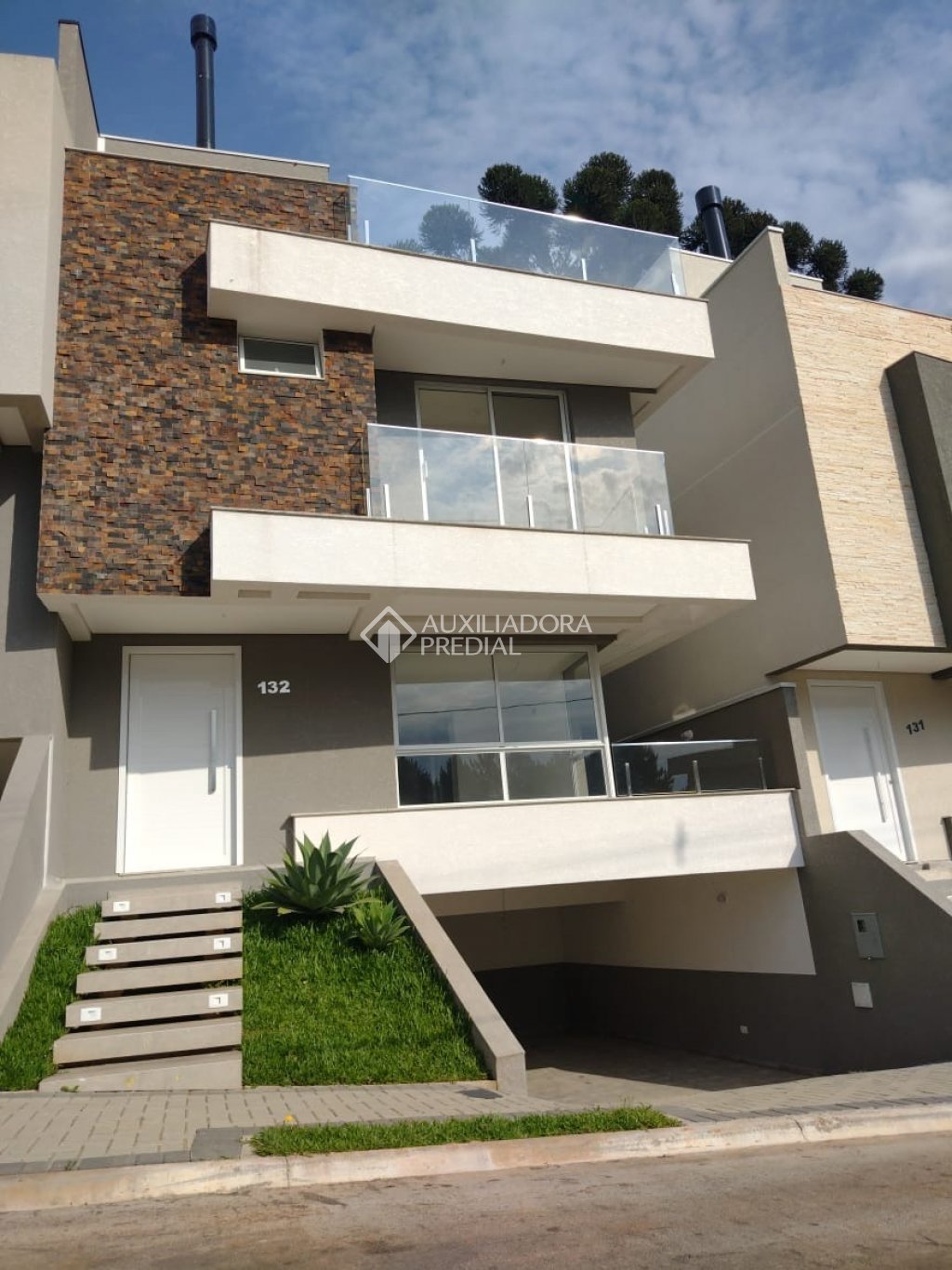 Casa em Condomínio com 3 quartos e 211m² à venda em Santa Cândida, Curitiba. (2 / 10)