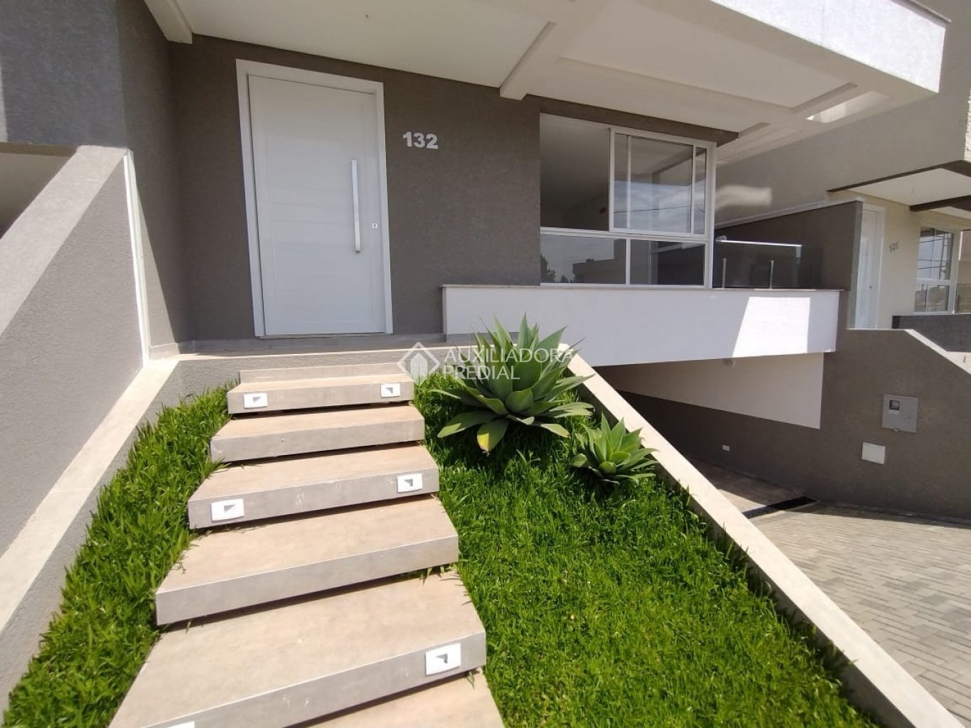 Casa em Condomínio com 3 quartos e 211m² à venda em Santa Cândida, Curitiba. (3 / 10)