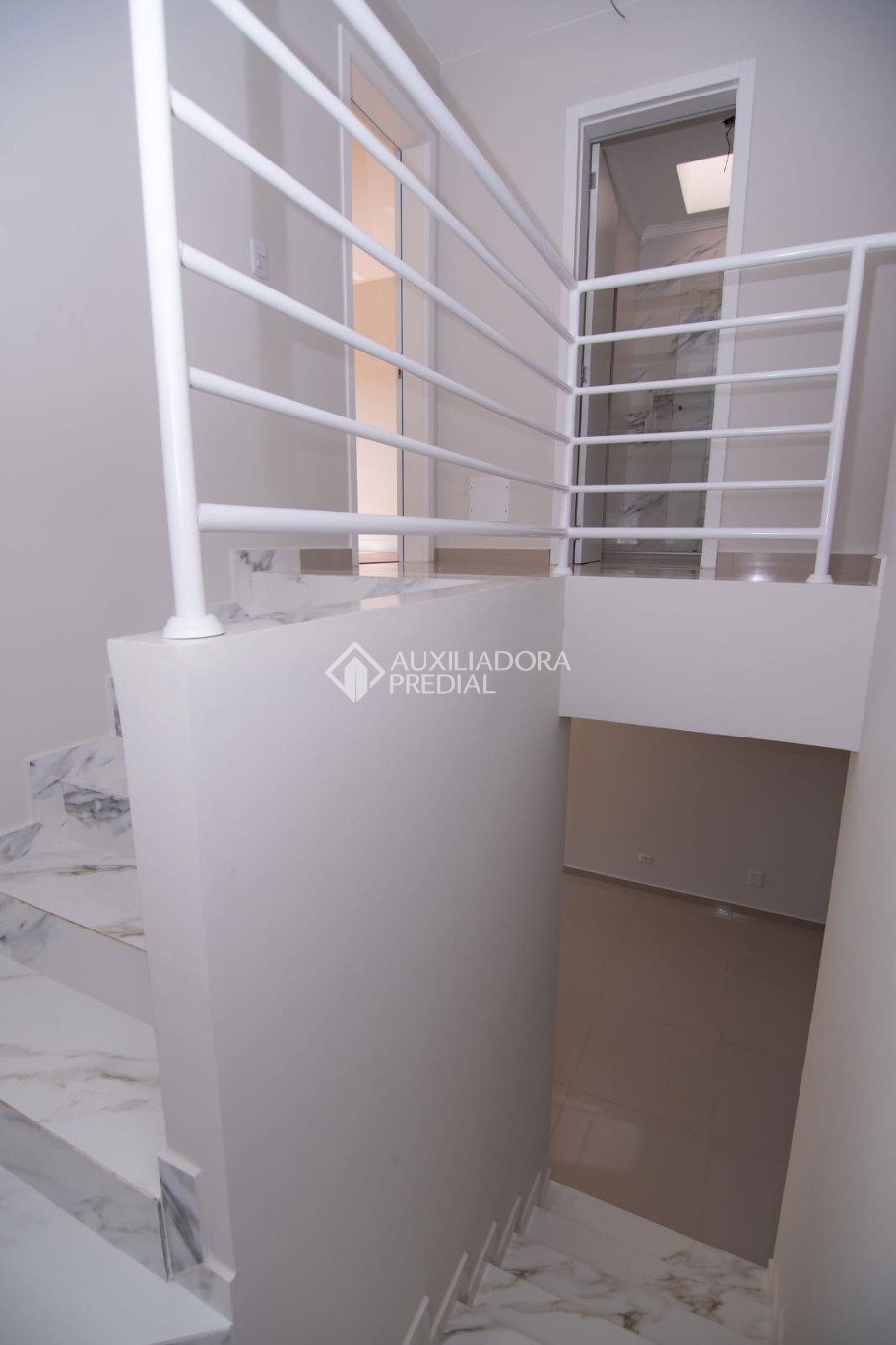 Sobrado com 3 quartos e 110m² à venda em Campo Comprido, Curitiba. (3 / 10)