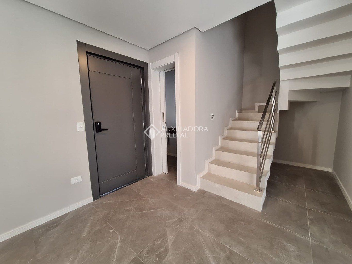 Casa em Condomínio com 3 quartos e 168m² à venda em Santa Cândida, Curitiba. (3 / 10)