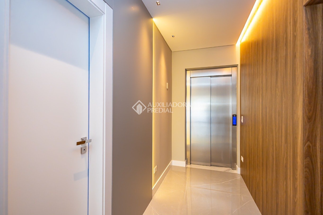 Apartamento com 3 quartos e 152m² à venda em Água Verde, Curitiba. (3 / 10)