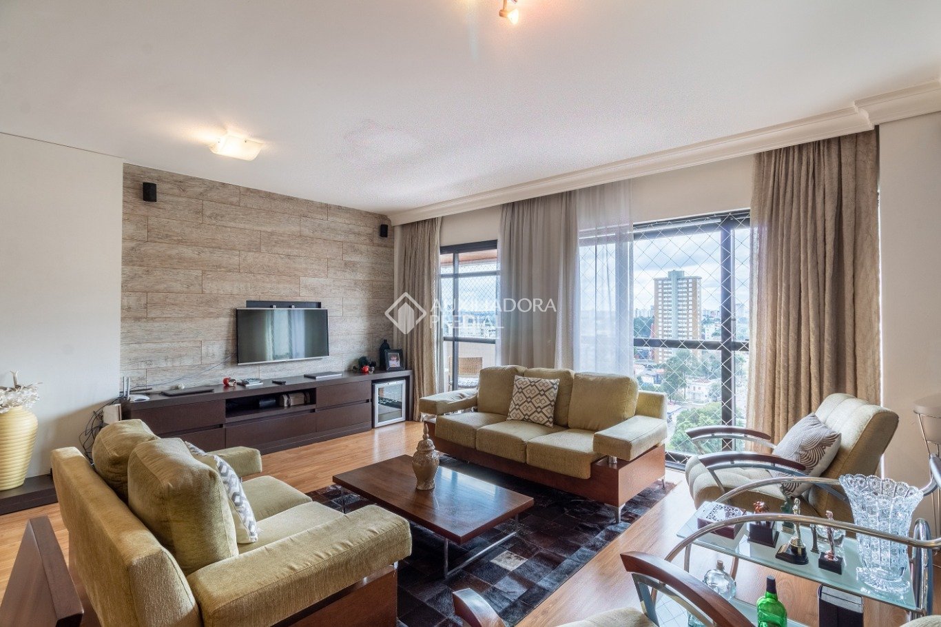 Apartamento com 3 quartos e 154m² à venda em Água Verde, Curitiba. (1 / 10)