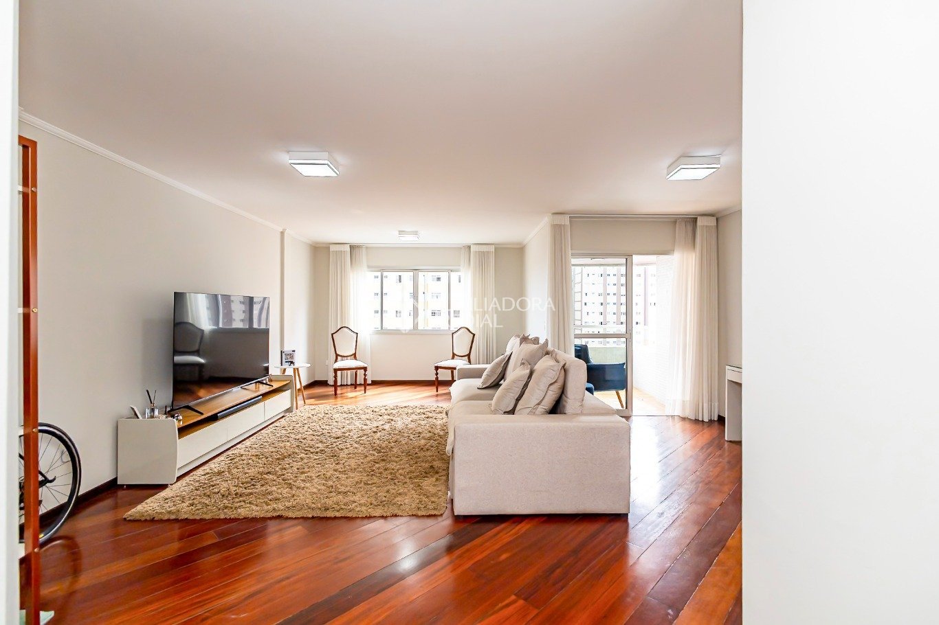 Apartamento com 3 quartos e 158m² à venda em Centro, Curitiba. (2 / 10)