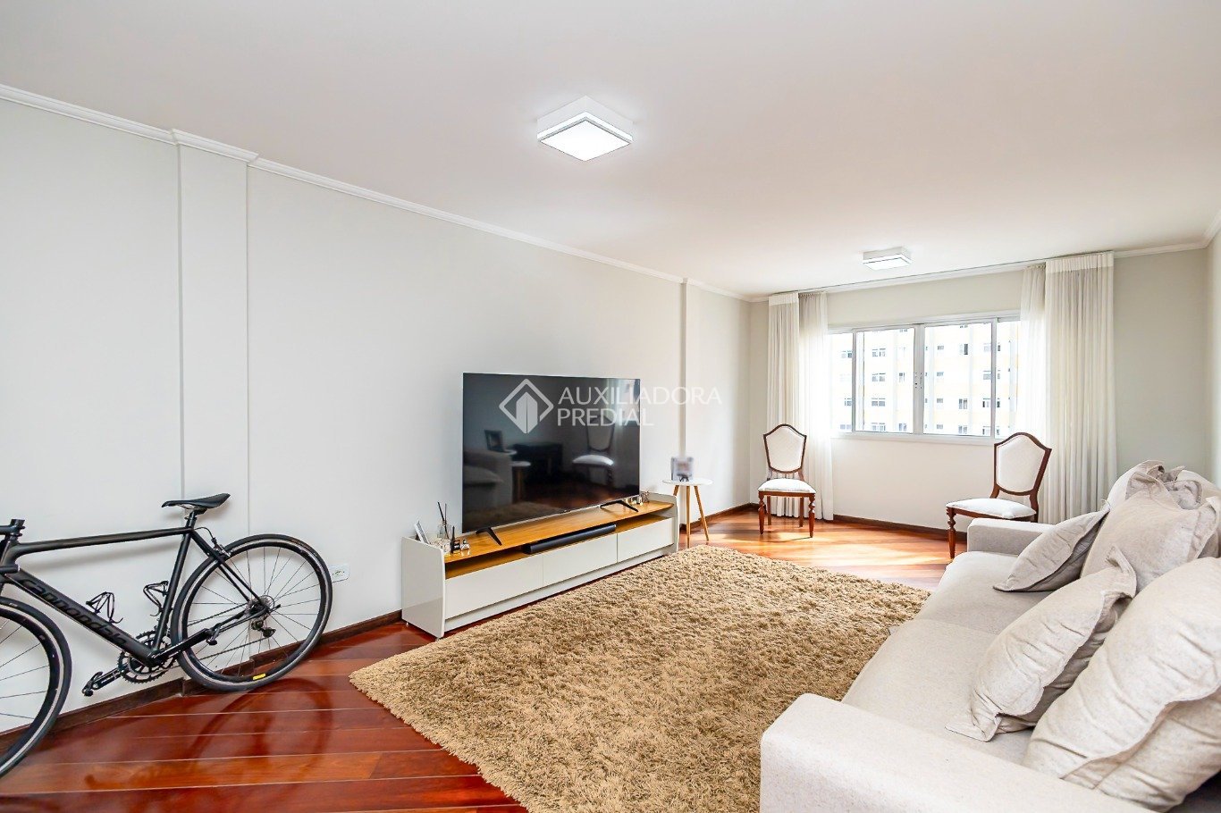 Apartamento com 3 quartos e 158m² à venda em Centro, Curitiba. (3 / 10)