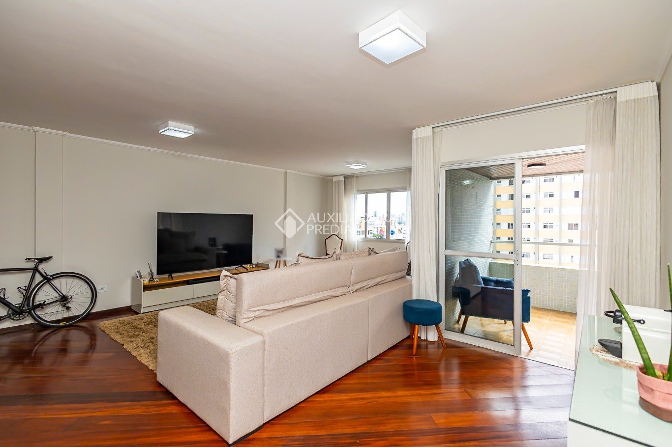 Apartamento com 3 quartos e 158m² à venda em Centro, Curitiba. (1 / 10)