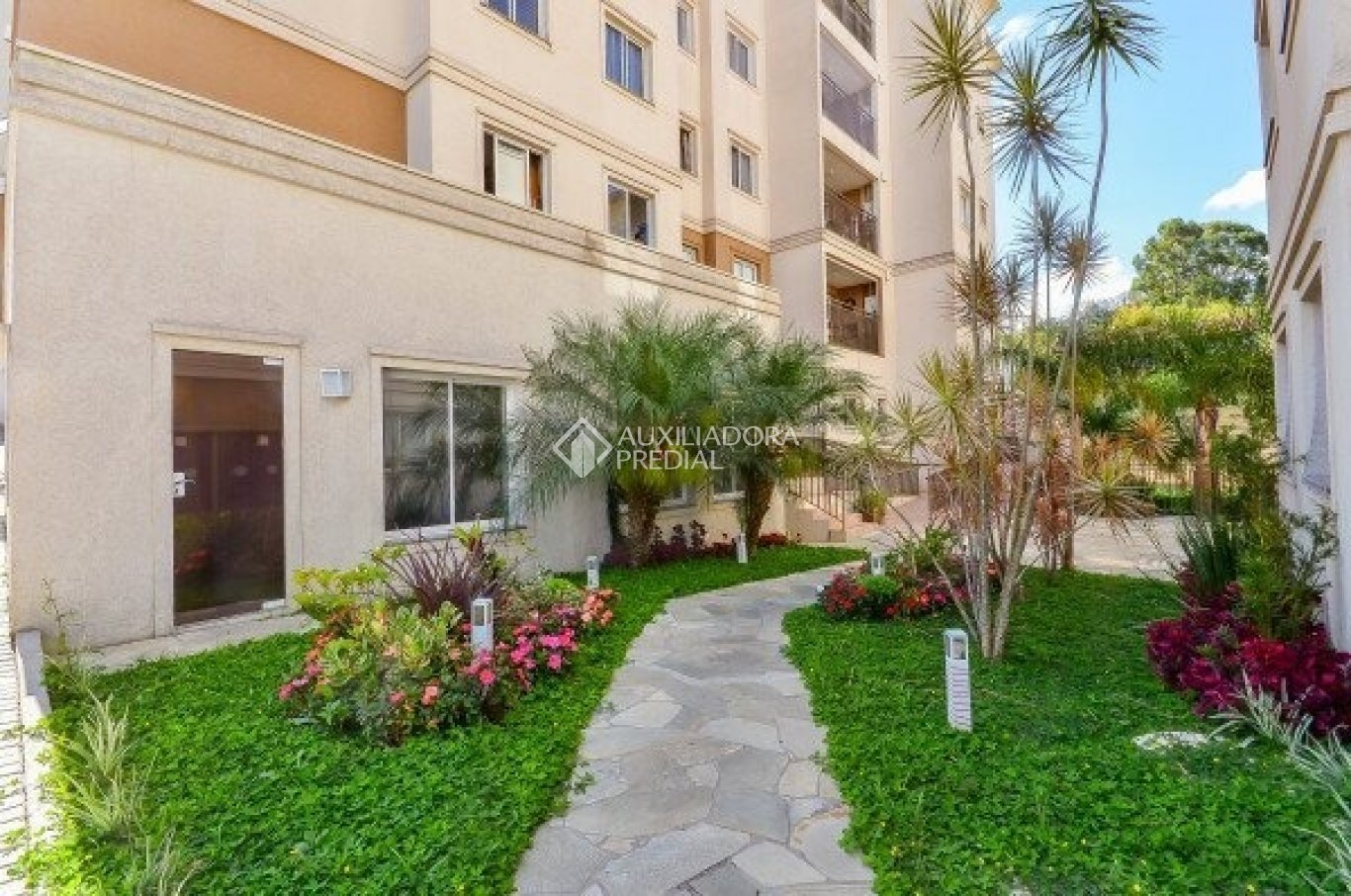 Apartamento com 3 quartos e 76m² à venda em Santo Inácio, Curitiba. (2 / 10)