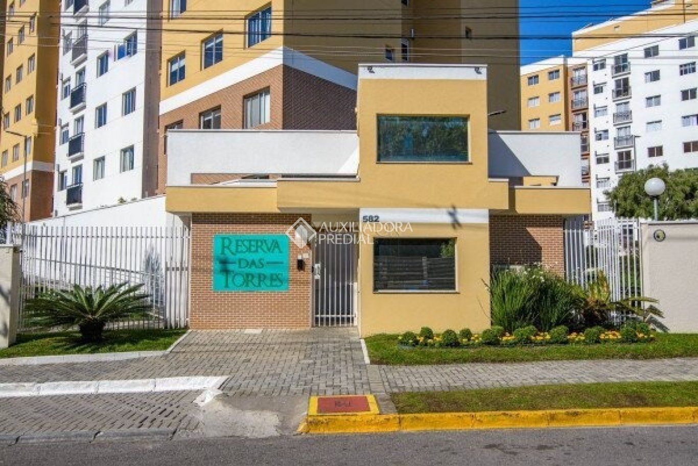 Apartamento com 3 quartos e 73m² à venda em Uberaba, Curitiba. (1 / 10)