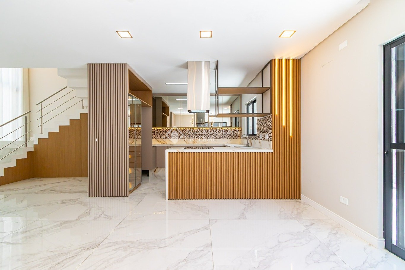 Casa em Condomínio com 3 quartos e 155m² à venda em Xaxim, Curitiba. (2 / 10)