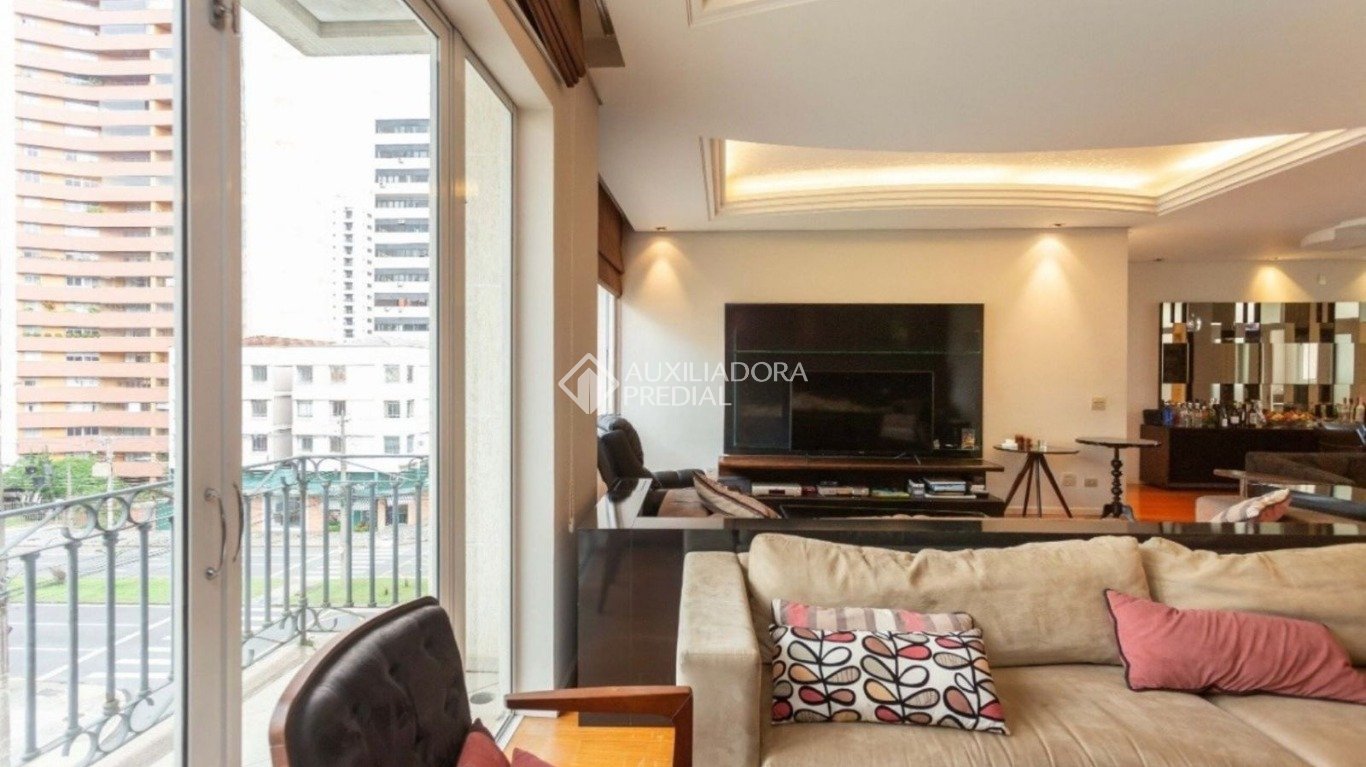 Apartamento com 4 quartos e 227m² à venda em Batel, Curitiba. (2 / 10)