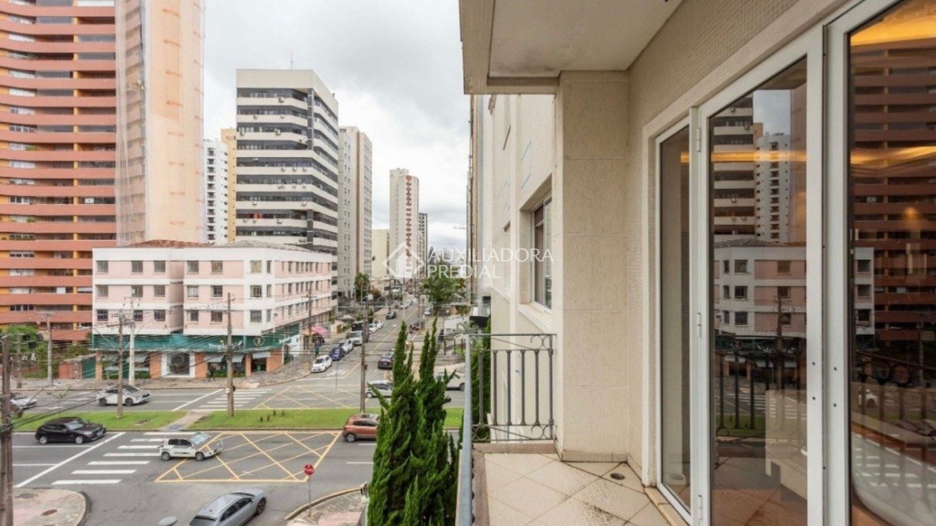 Apartamento com 4 quartos e 227m² à venda em Batel, Curitiba. (3 / 10)