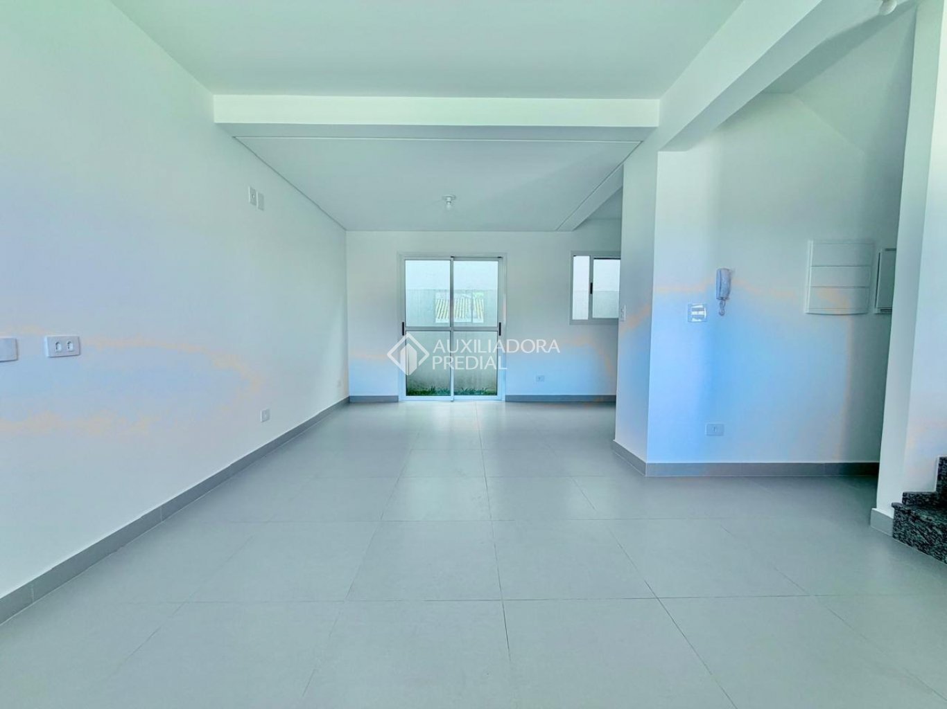 Sobrado com 3 quartos e 85m² à venda em Santa Cândida, Curitiba. (3 / 10)